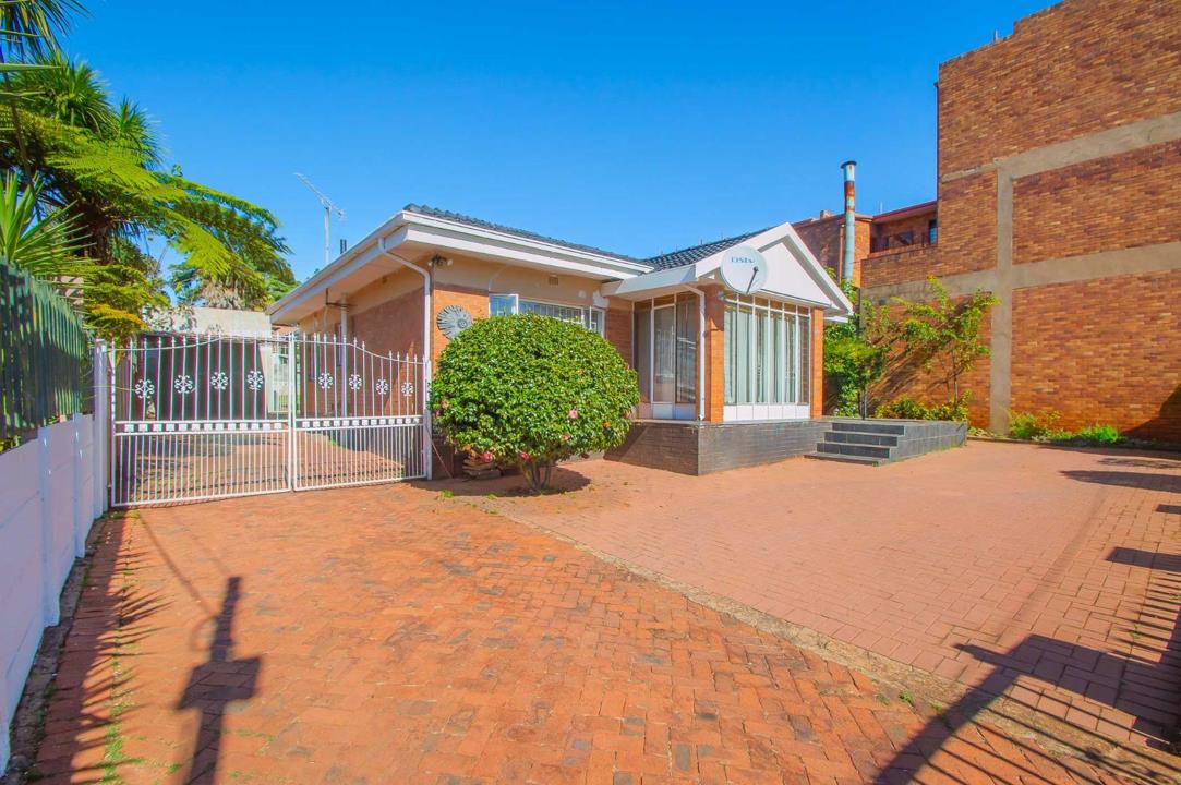 4 Bedroom House for sale in Georginia - 4 Russel Street - Roodepoort