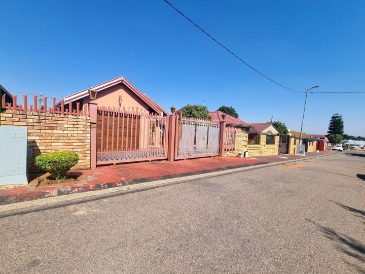 3 Bedroom House for sale in Morula View - 531 Loveday Street - P24 ...