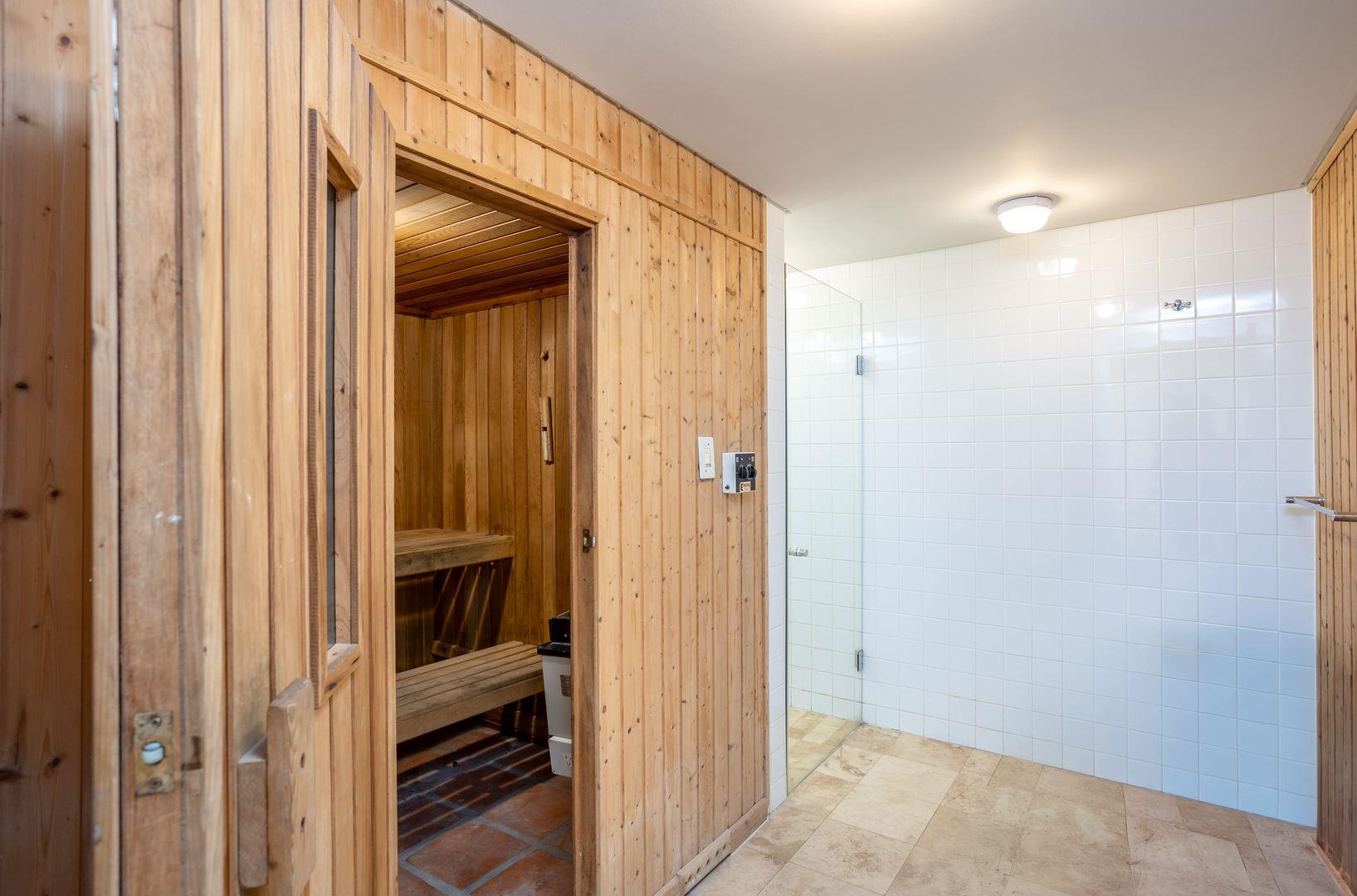 Photo of 5 Bedroom House for sale in Camps Bay