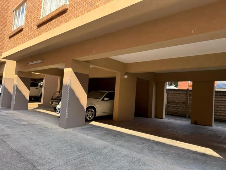 2 Bedroom Apartment / flat for sale in Rustenburg Central - P24-117228299