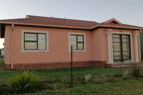 A charming starter home that offers comfort has 3 bedrooms with built-in cupboards, bathroom, lounge and a fitted kitchen. This ...