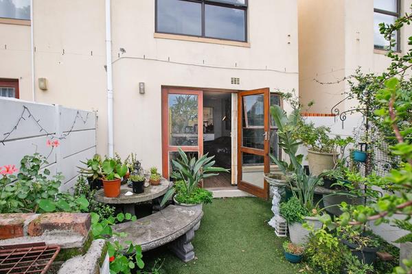 This neat and well-maintained townhouse in Ottery is set in a gated community. 
The ...