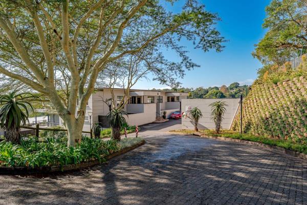 A rare opportunity &amp; hot new listing!  

Gorgeous apartment within Sought After AUGUSTA RIDGE ECO ESTATE!   What a superbly designed apartment positioned with ease of access to ...