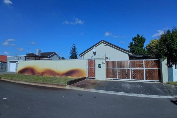 Property Report – Description

4 Bedrooms
3 Bathrooms
Guest toilet
Kitchen
Laundry ...