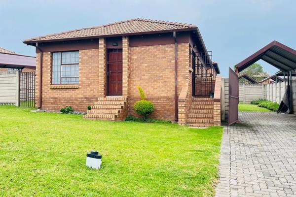 3 Bedroom House for sale in Thatch Hill Estate - P24-117234140