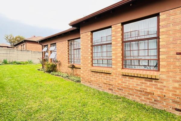 3 Bedroom House for sale in Thatch Hill Estate - P24-117234140