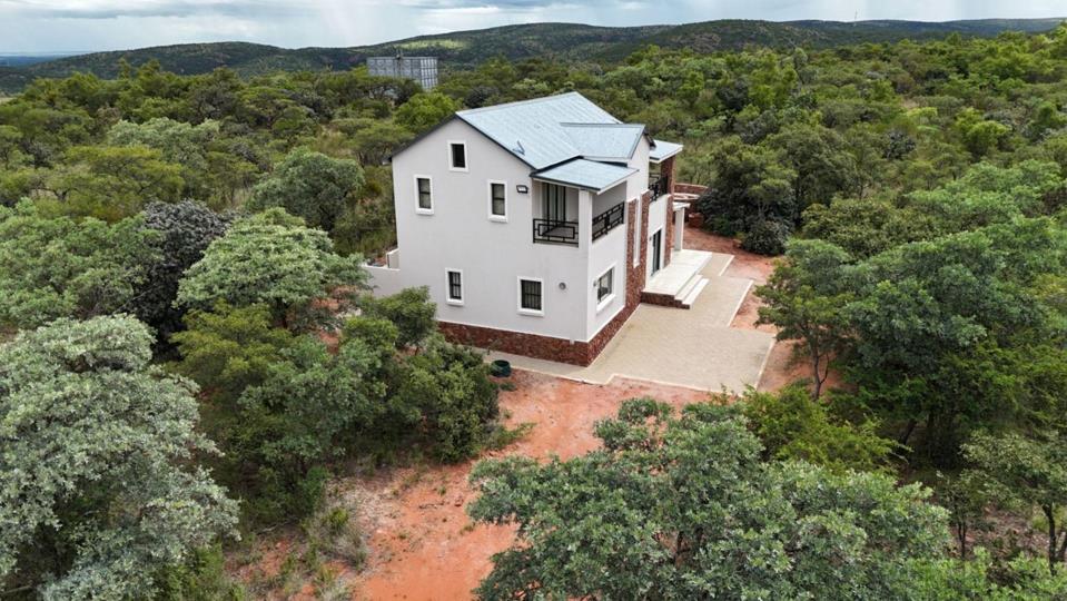 3 Bedroom House for sale in Intaba-Indle Wilderness Estate - P24-117235368