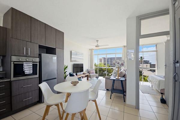 This is THE iconic apartment block in Ballito that overlooks Ballito's main beachfront. The apartment gives off a beach holiday ...