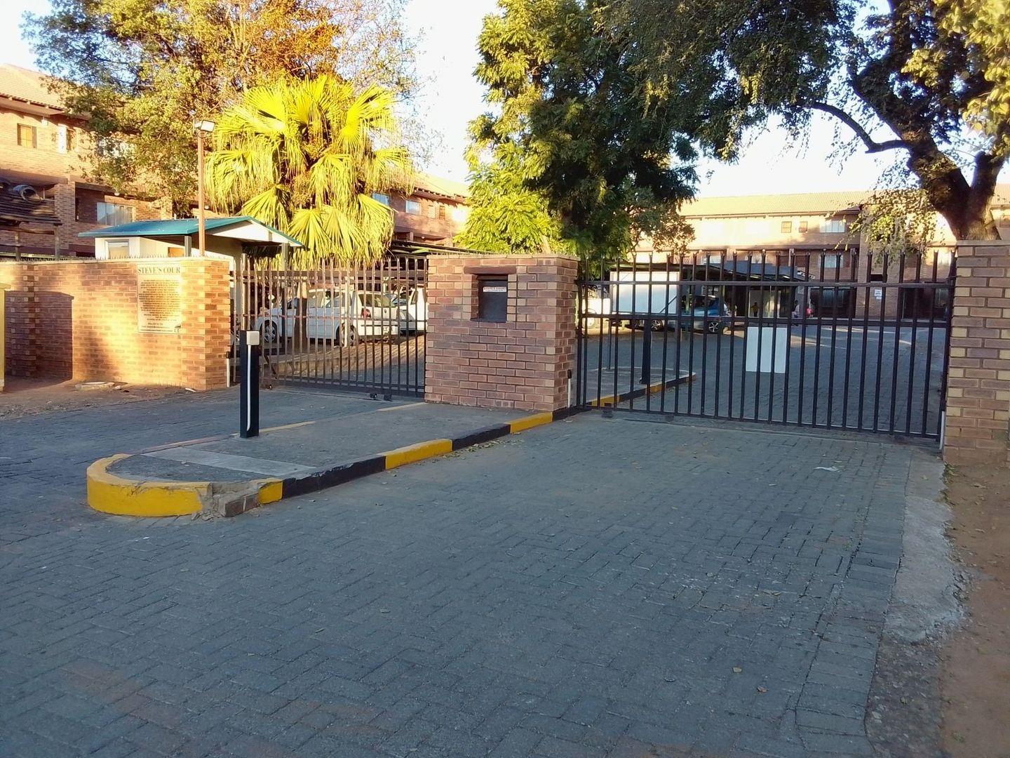 1 Bedroom Apartment / flat for sale in Rustenburg Central - P24-117239412