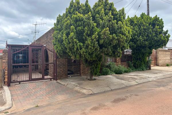 PROPERTY DETAILS

Address:
Erf 4168, No. 173 Sehloho Street, Atteridgeville ...
