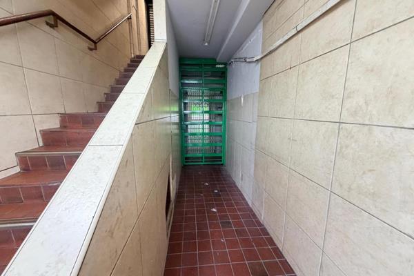 Prime commercial space to let in the heart of Central Laudium. Ideally located in a busy, high-exposure area with excellent visibility ...
