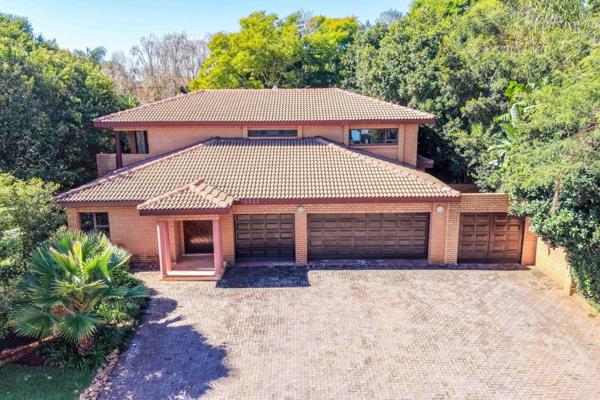 Main bedroom en-suite
Triple car garage and a back-up generator
Ample estate amenities ...