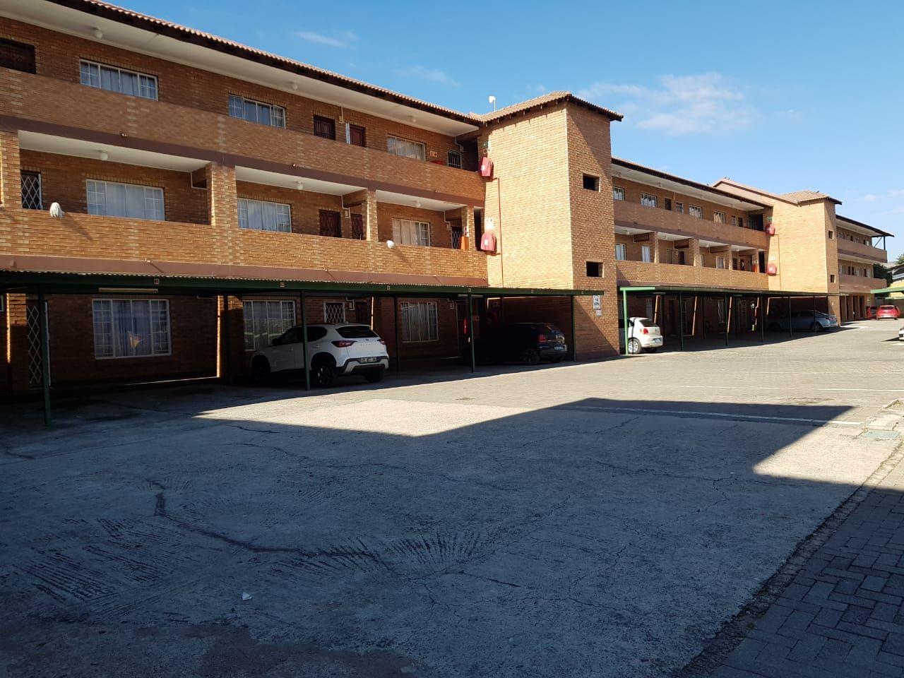 1 Bedroom Apartment / flat for sale in Rustenburg Central - P24-117245369