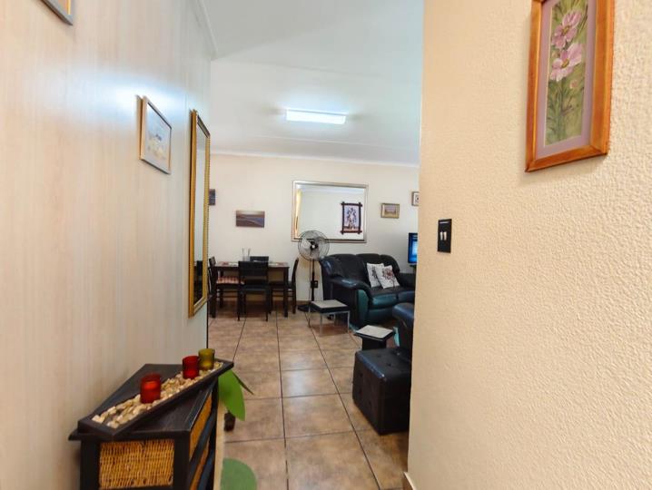 Listing number: P24-117246386, Image number: 2