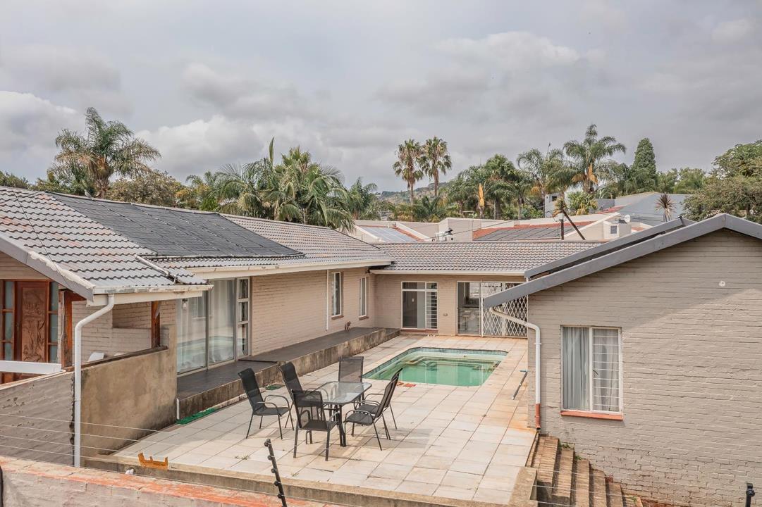 4 Bedroom House for sale in Little Falls - 999 Horseshoe Street - Roodepoort