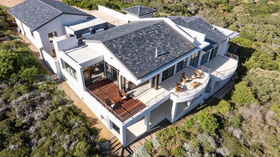 4 Bedroom House for sale in Pinnacle Point Golf Estate - P24-117247500
