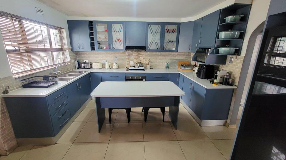 Listing number: P24-117247872, Image number: 2, KITCHEN