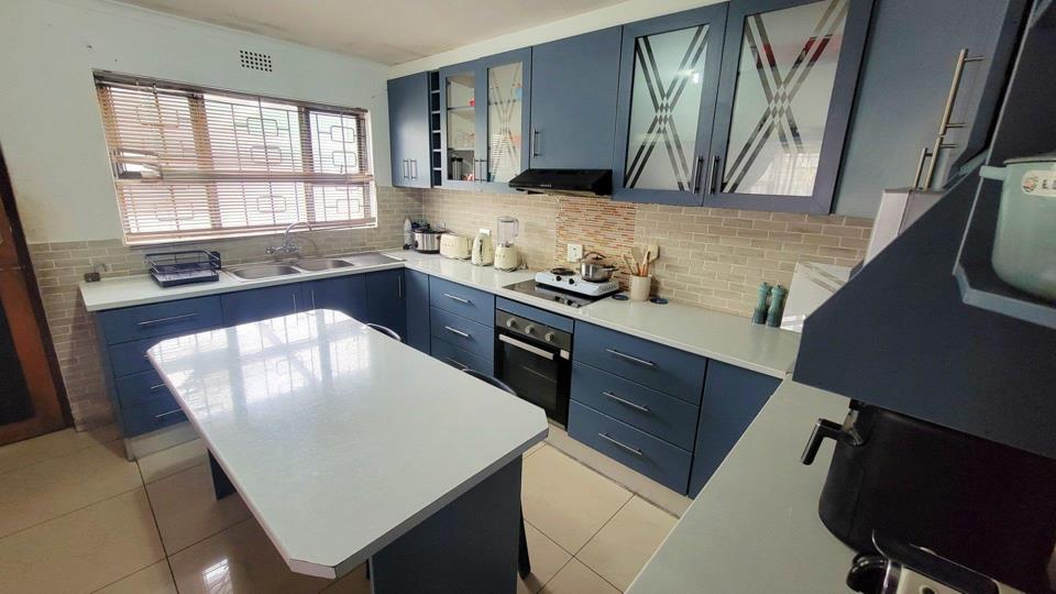 Listing number: P24-117247872, Image number: 3, KITCHEN