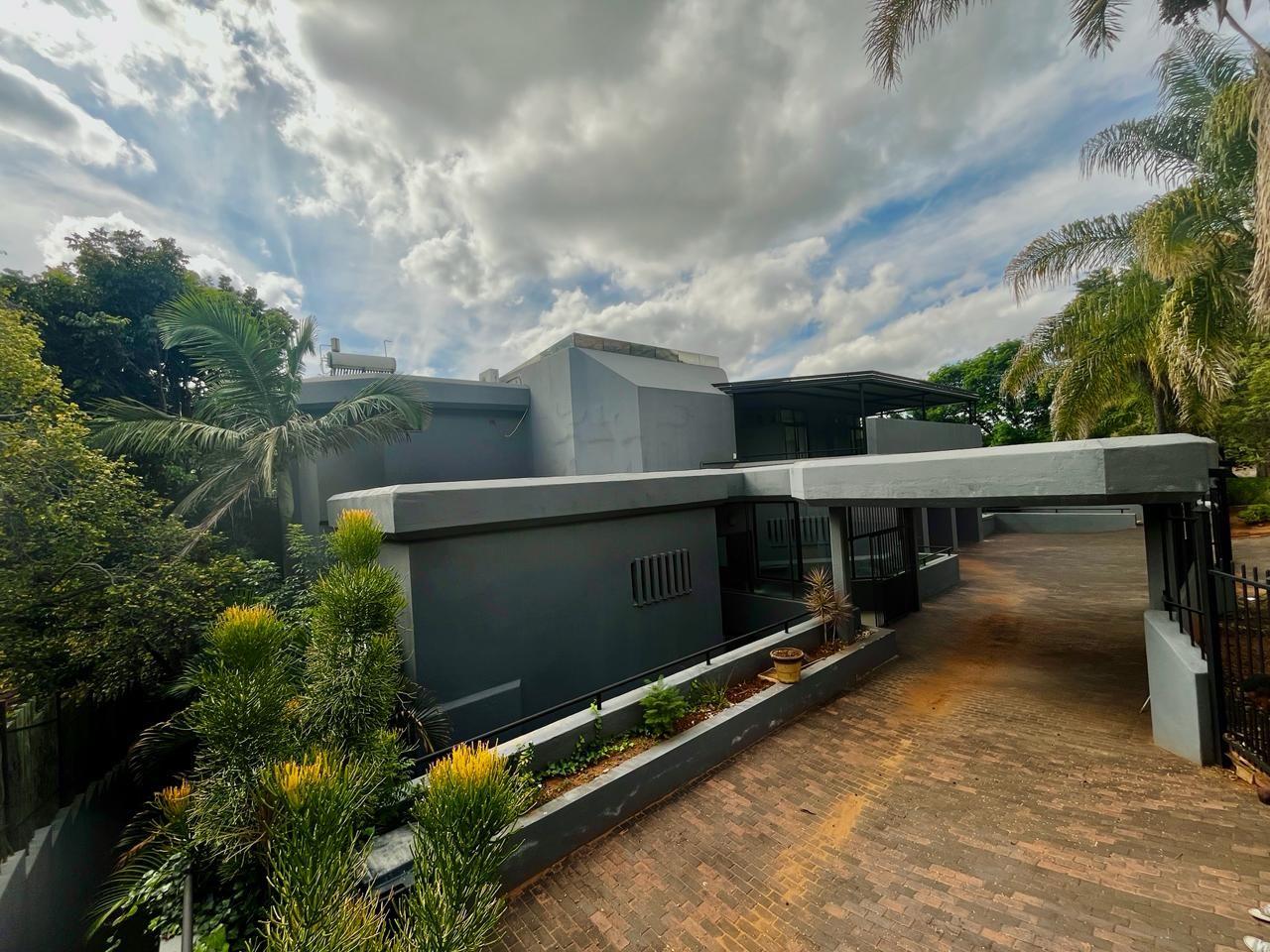 10 Bedroom House for sale in Florauna - P24-117248684