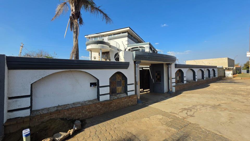 4 Bedroom House for sale in Palm Ridge - 399 Cosmopolitan Street - P24 ...