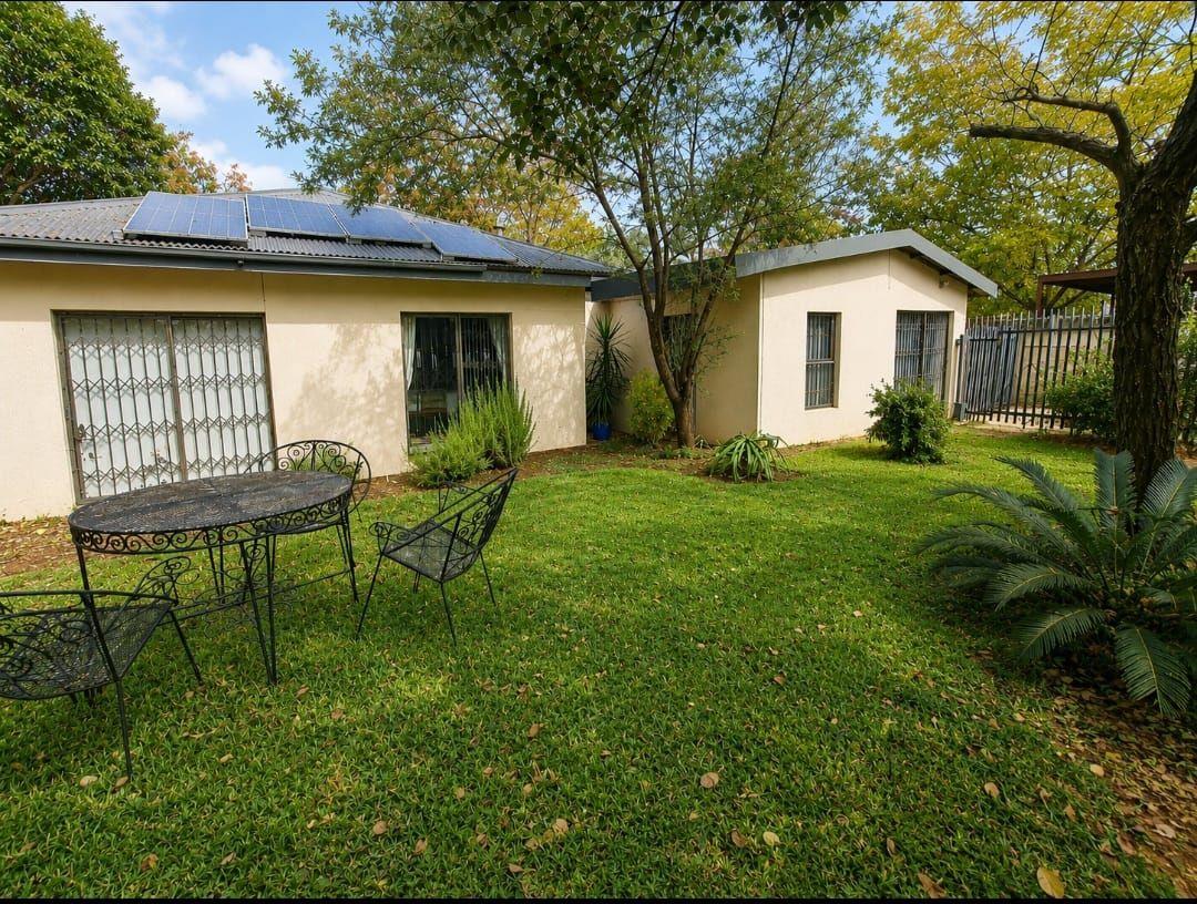 3 Bedroom House for sale in Rothdene - P24-114811171