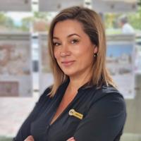 Agent profile for Angela Lopes