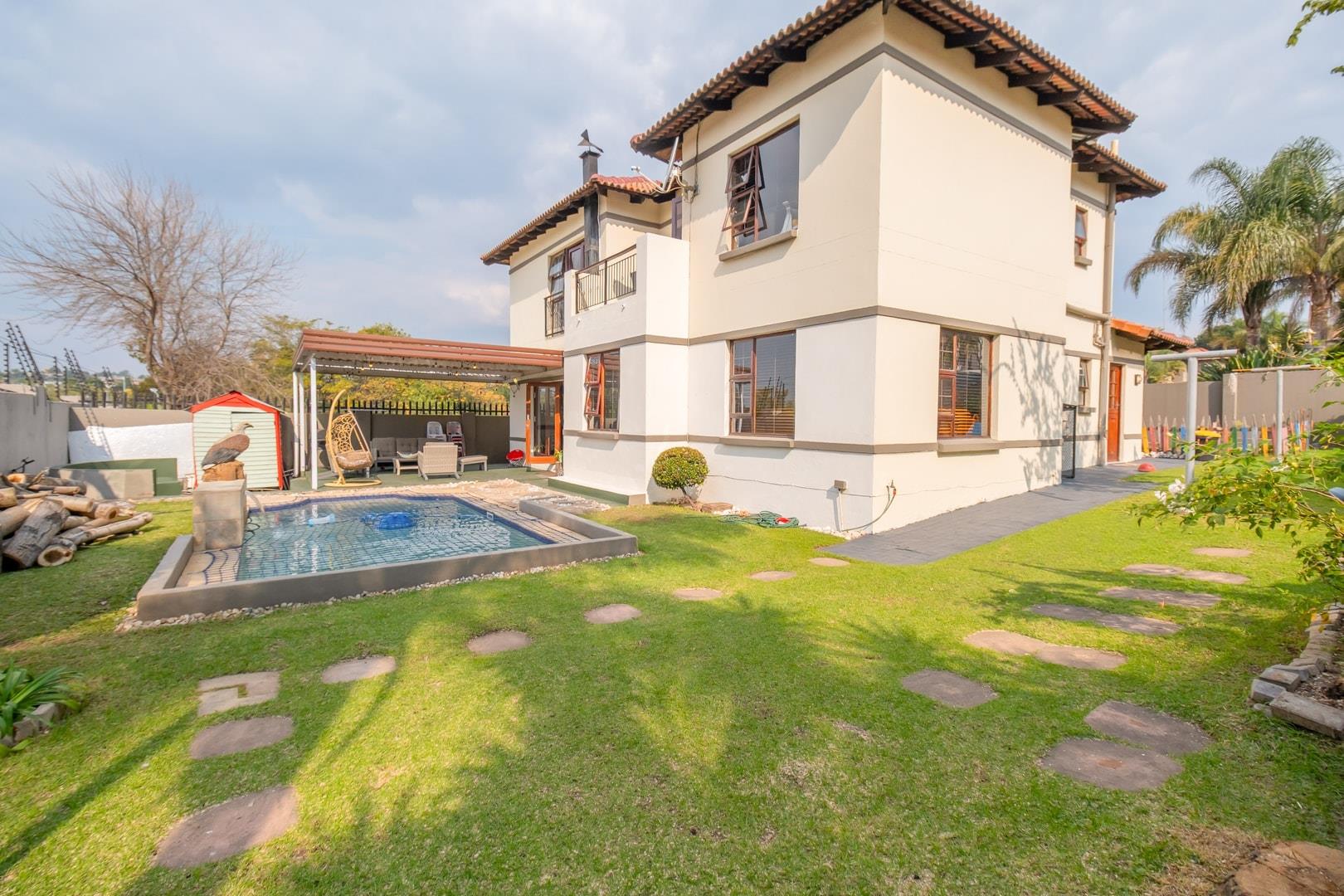 4 Bedroom Townhouse for sale in North Riding - P24-117257409