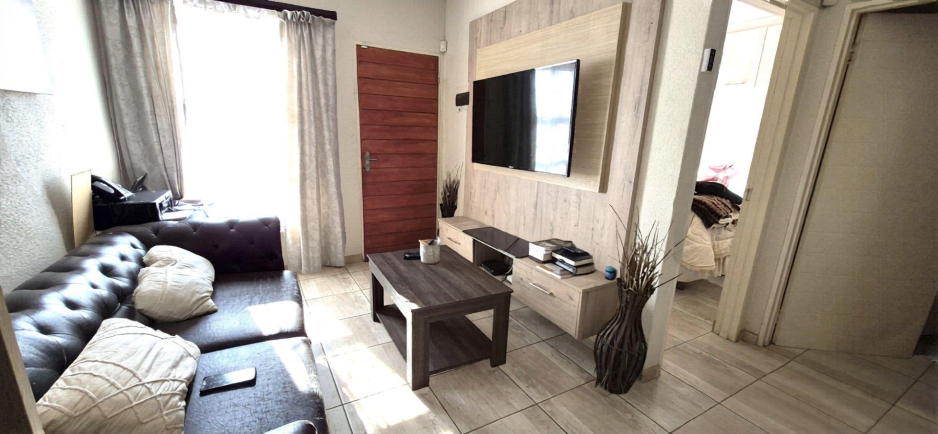 2 Bedroom House for sale in Modderbee - P24-117259194