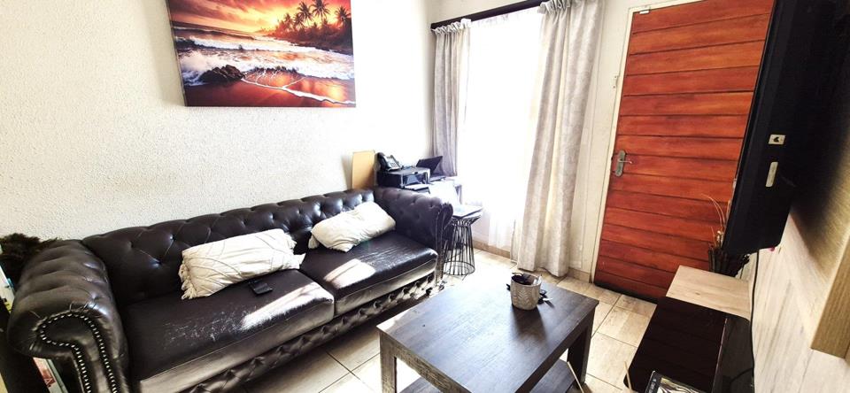2 Bedroom House for sale in Modderbee - P24-117259194