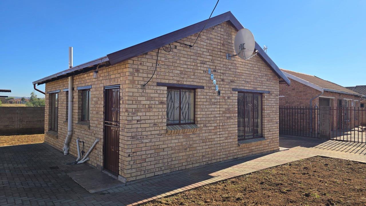 2 Bedroom House for sale in Grasslands - 10659 Grasslands Street - Bloemfontein
