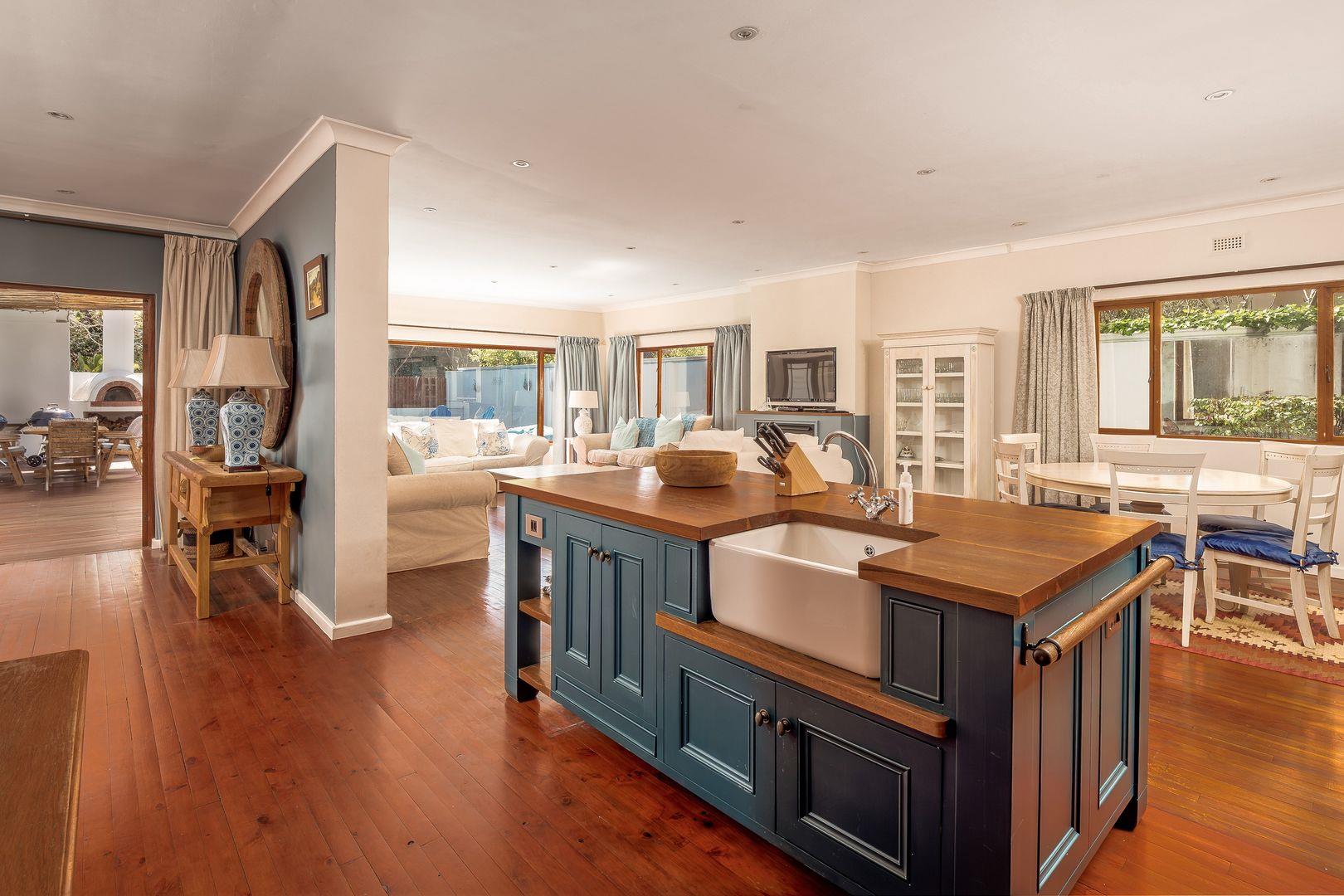 Photo of 4 Bedroom House to rent in Leisure Isle