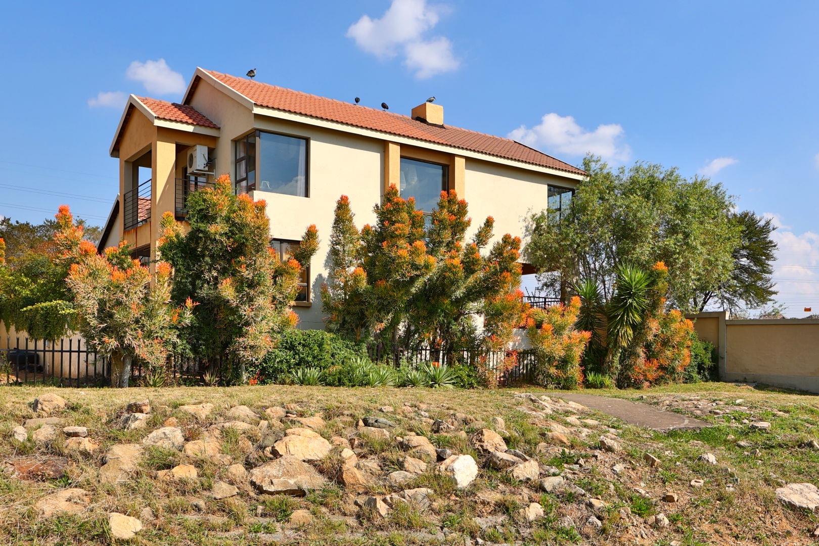 4 Bedroom House for sale in Kosmosdal - P24-117260929