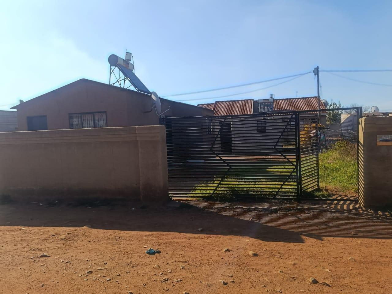 2 Bedroom House for sale in Sebokeng Zone 12 - P24-117263212