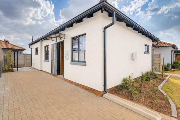 トップス #HOUSESET E50 E953 4 Bedroom House for sale in Chiawelo - 538 Strawberry Street - P24