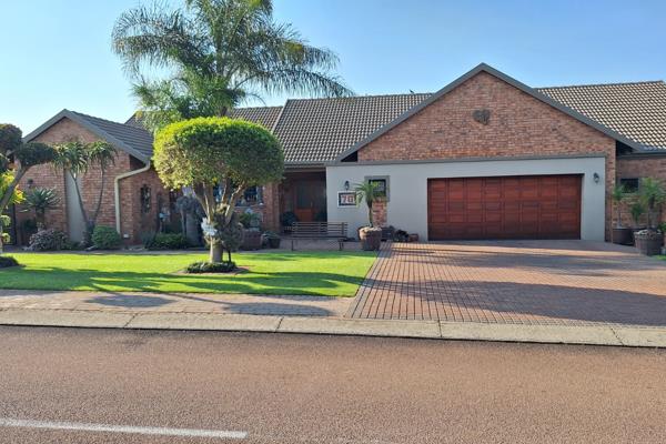 This charming single-level 3-bedroom home in Retire@Midstream, welcomes you with an immediate sense of comfort, warmth, and understated ...