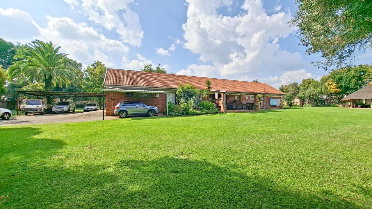 4 Bedroom House for sale in Raslouw AH - 1088 Erasmus Road - Centurion