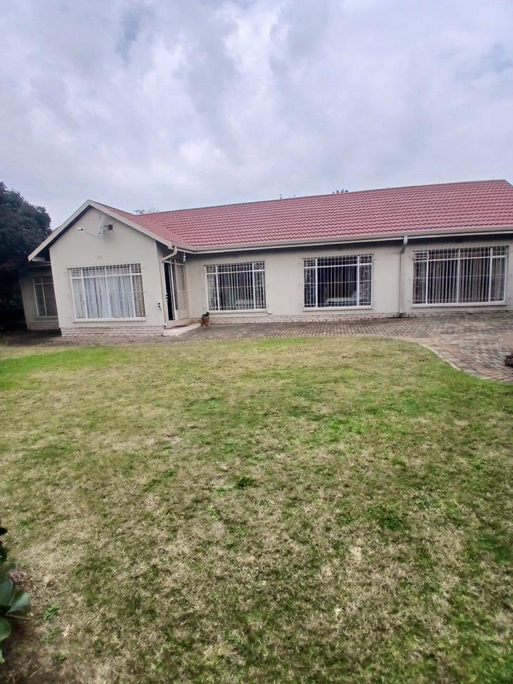 Family Haven in Helikon Park with Extras in Helikon Park, Randfontein