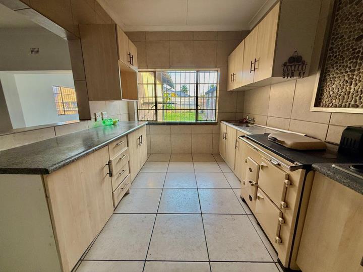 4 Bedroom House for sale in Dalview - P24-117291861