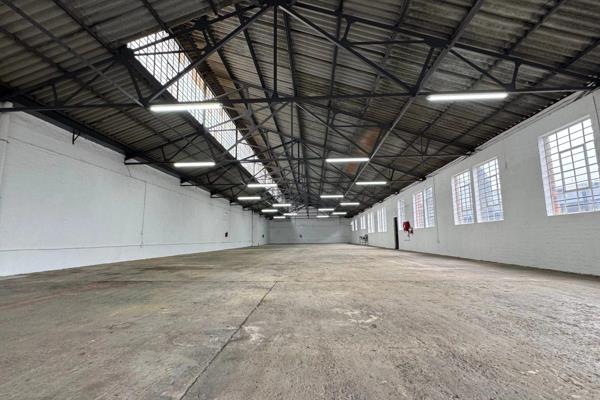 This 974m² warehouse features a layout comprising of a large open plan, pilarless ...