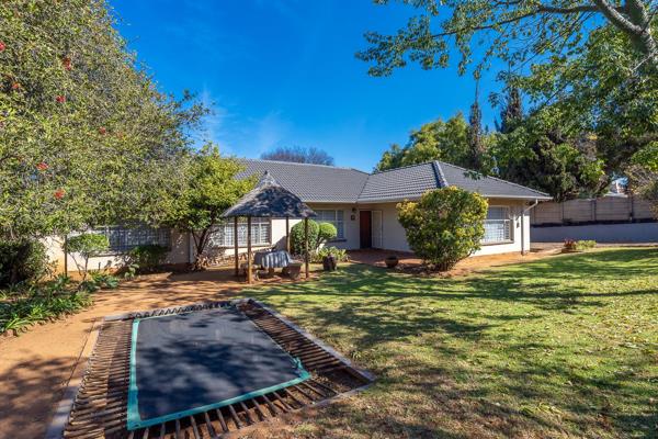4 Bedroom House for sale in Glenanda - P24-117269392