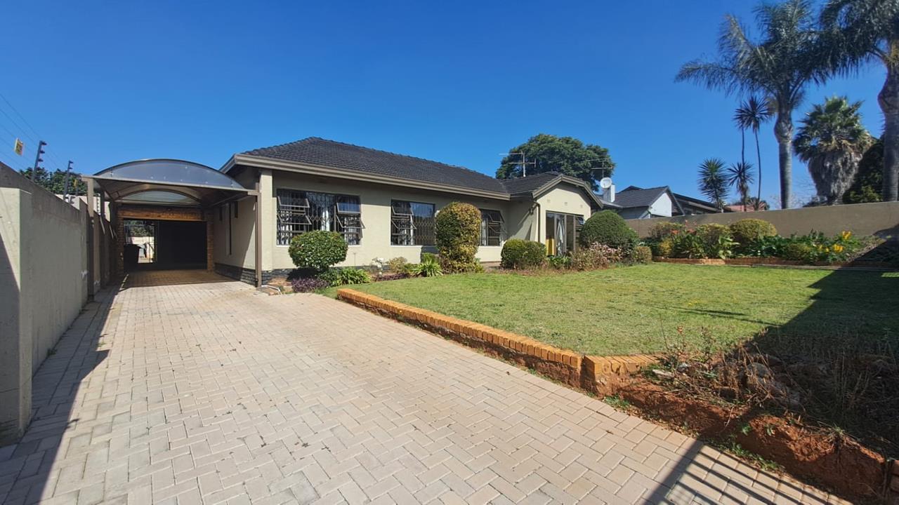 4 Bedroom House for sale in Lindhaven - 16 Maple Street - Roodepoort