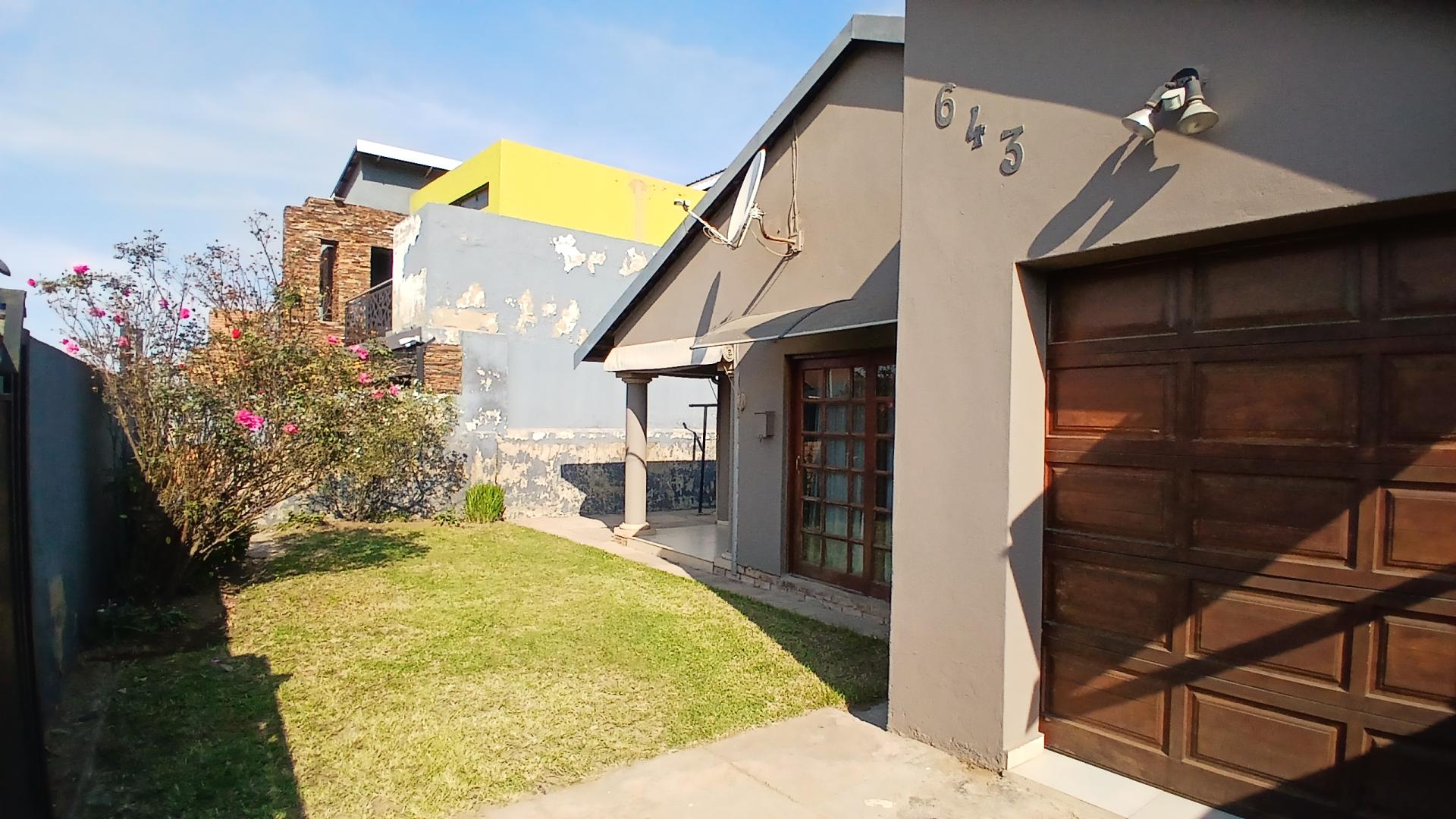 3 Bedroom House for sale in Daveyton - P24-117270001
