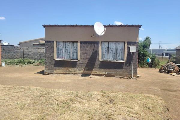 Discover this charming house available for rent in the desirable Tsakane Ext 22 area of Brakpan, Gauteng. This standalone property ...