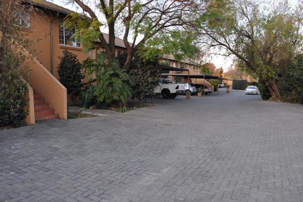 Step into a welcoming Moreleta Park townhouse that blends everyday practicality with a ...