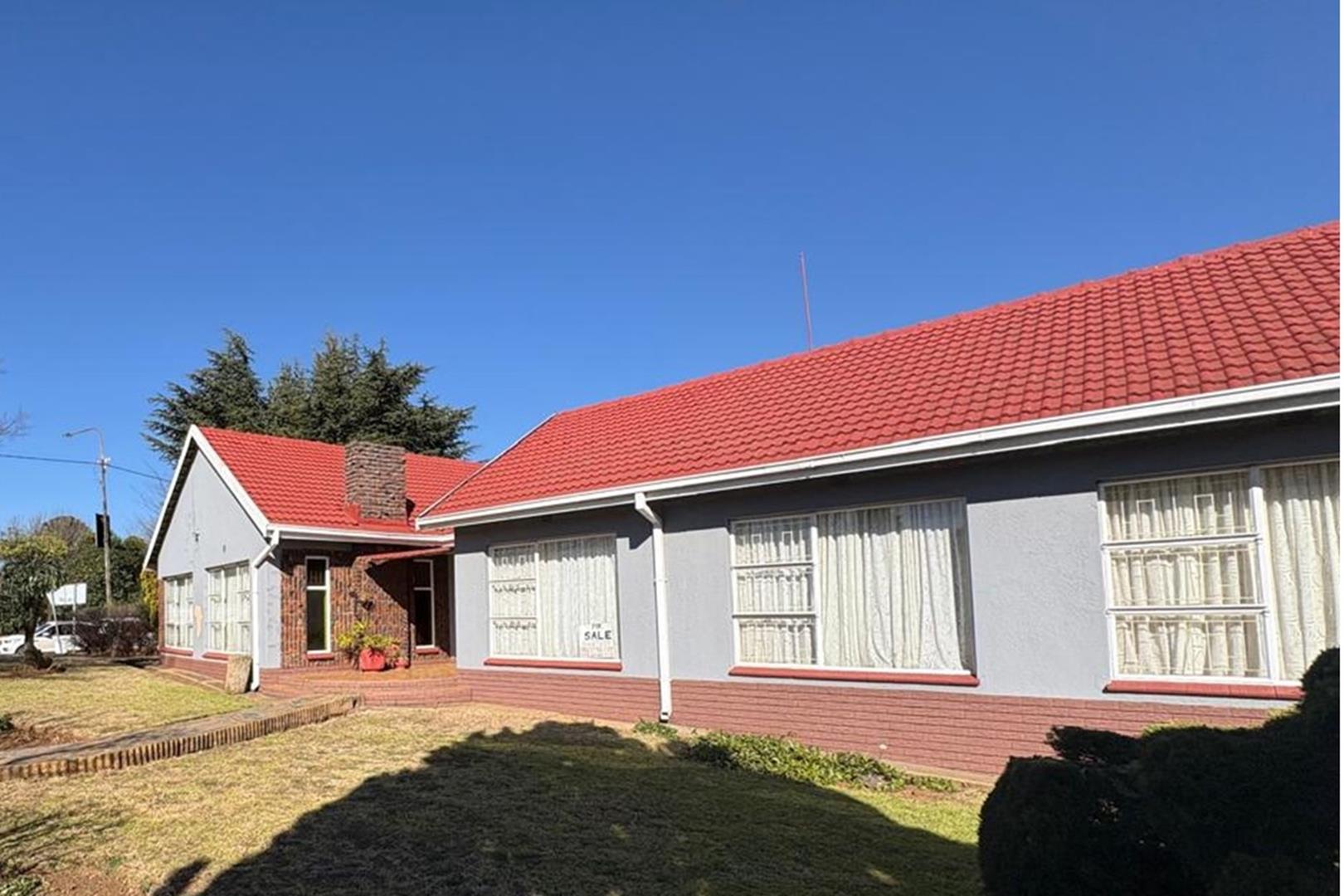6 Bedroom House for sale in Volksrust - P24-116141316