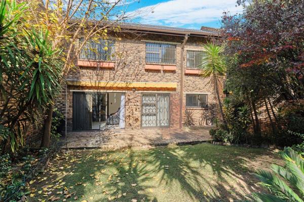 Conveniently situated in the sought-after suburb of Sandown, this beautifully maintained 131 sqm duplex townhouse offers secure ...