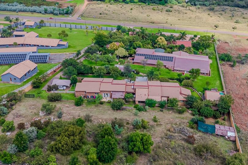 Commercial property for sale in Protea Ridge - P24-117277252