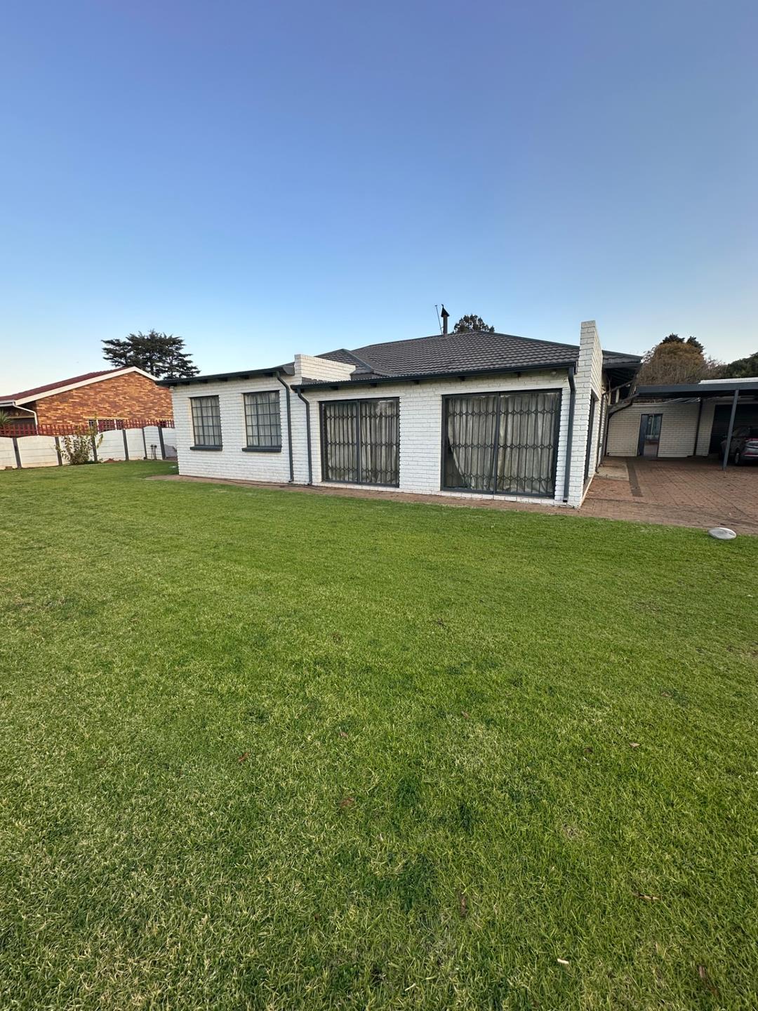 6 Bedroom House for sale in Strubenvale - P24-117277396