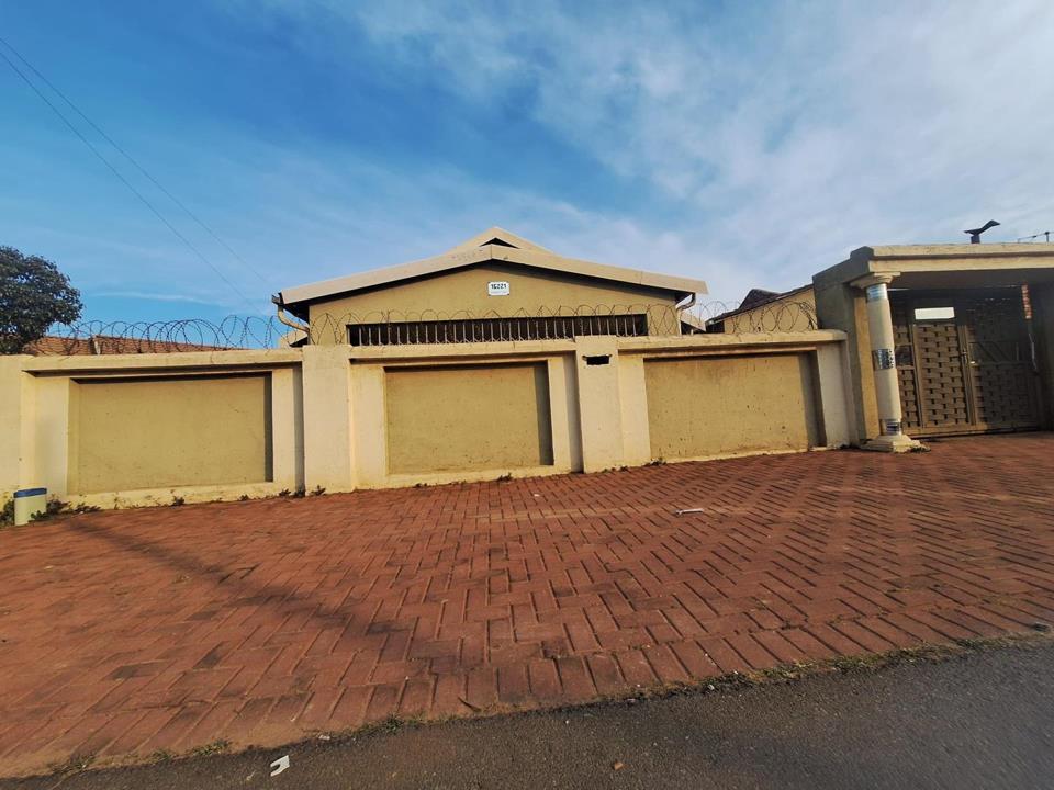 3 Bedroom House for sale in Daveyton - P24-117277578