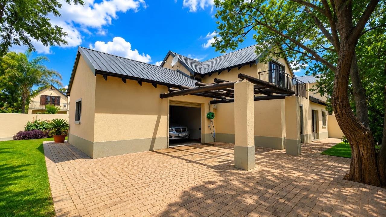 3 Bedroom Townhouse for sale in Equestria - 1624 Libertas Avenue - Pretoria